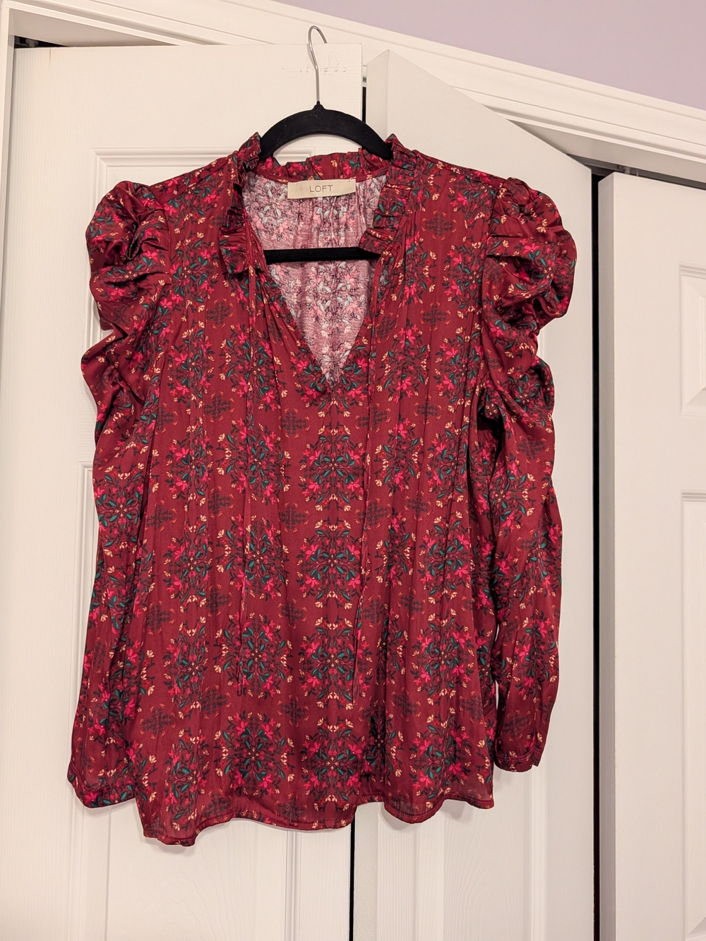 LOFT Red Floral Ruffled-Sleeve V-Neck Blouse